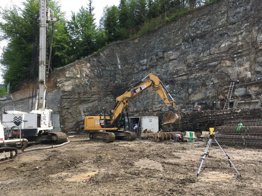 Vue d'un chantier avec une pelleteuse